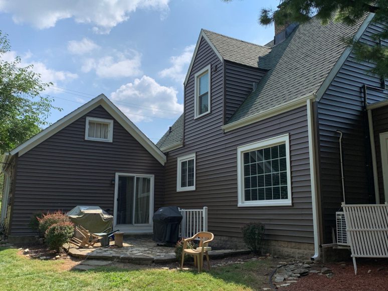 CertainTeed Monogram vinyl siding installation and guttering in Willow Springs project photo 2