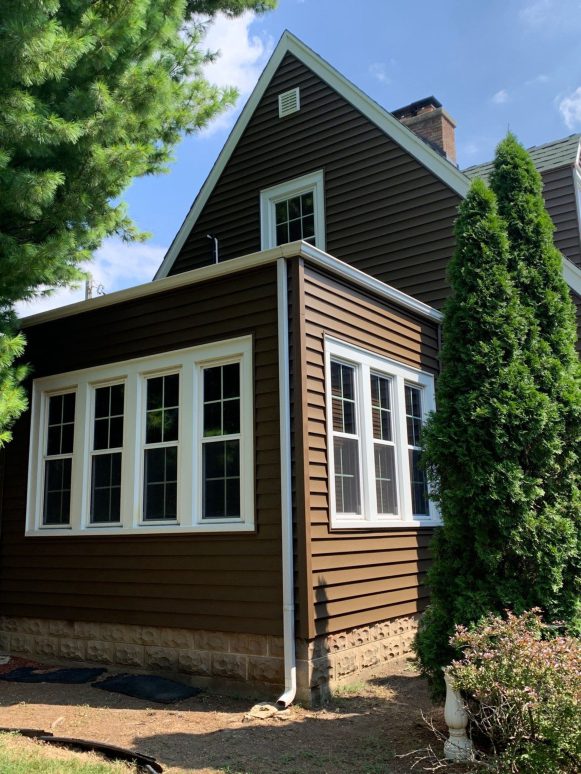 CertainTeed Monogram vinyl siding installation and guttering in Willow Springs project photo 3