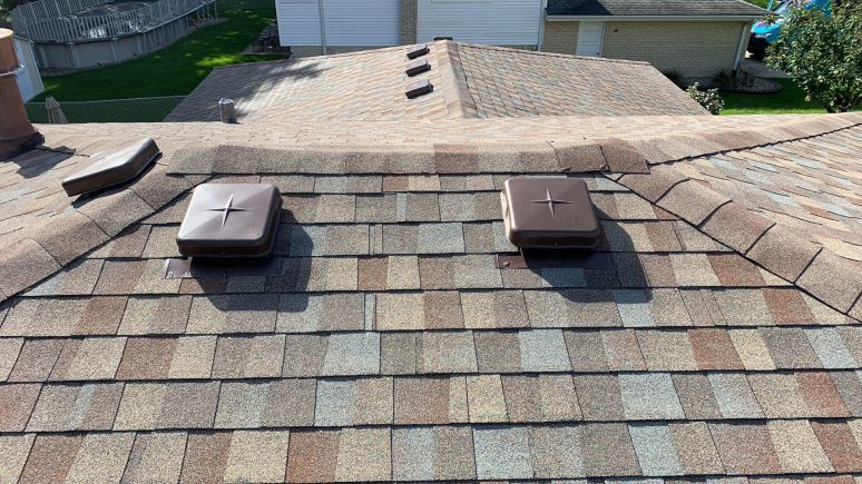 CertainTeed vinyl siding & GAF shingle roof installation in Darien project photo 1