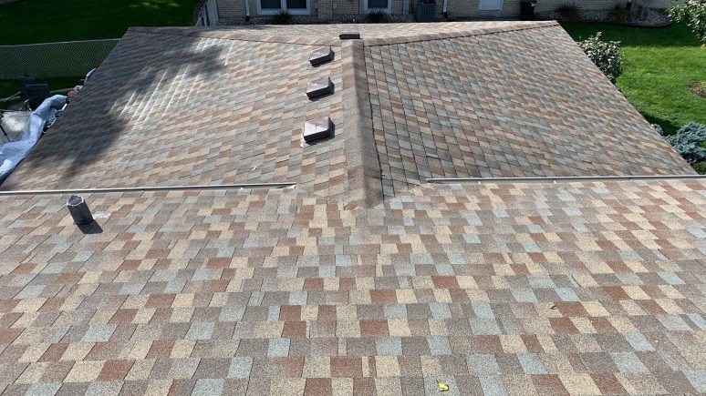 CertainTeed vinyl siding & GAF shingle roof installation in Darien project photo 3