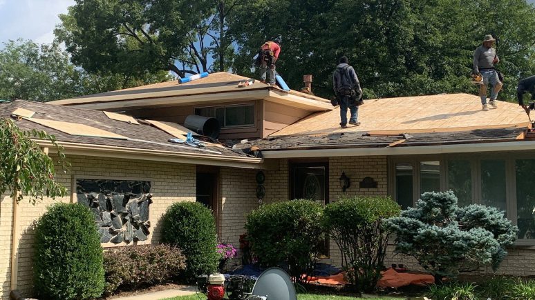 CertainTeed vinyl siding & GAF shingle roof installation in Darien project photo 4