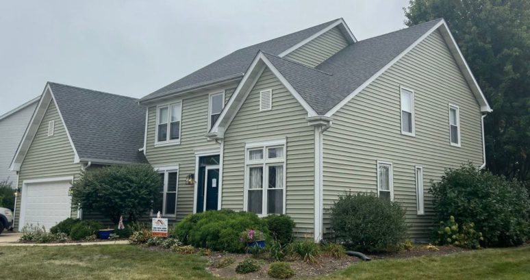 CertainTeed vinyl siding installation in North Aurora project photo 2