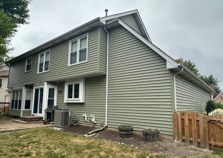 CertainTeed vinyl siding installation in North Aurora project photo 4