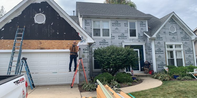 CertainTeed vinyl siding installation in North Aurora project photo 6