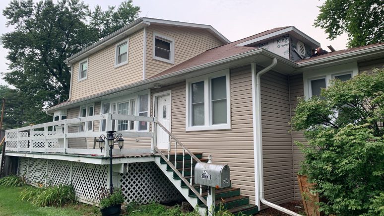 CertainTeed vinyl siding installation in Villa Park project photo 1