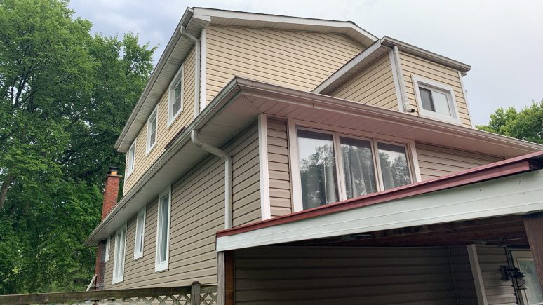 CertainTeed vinyl siding installation in Villa Park project photo 3