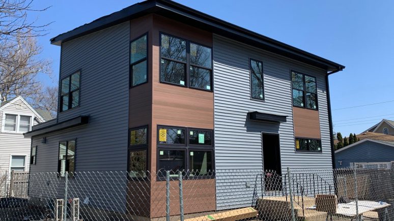 CertainTeed vinyl siding installation and guttering in Wheaton project photo 1