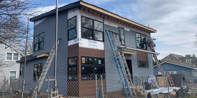 CertainTeed vinyl siding installation and guttering in Wheaton project photo 4