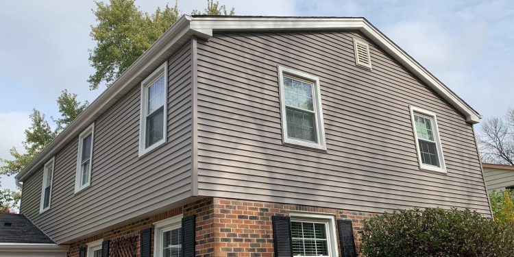 Royal Estate vinyl siding installation, windows and gutters installation in Naperville project photo 4