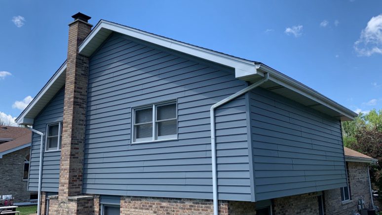 Royal vinyl Insulated & Shake and Shingles siding installation in Lemont project photo 1