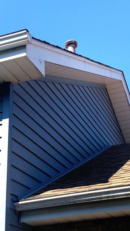 Royal vinyl Insulated & Shake and Shingles siding installation in Lemont project photo 3