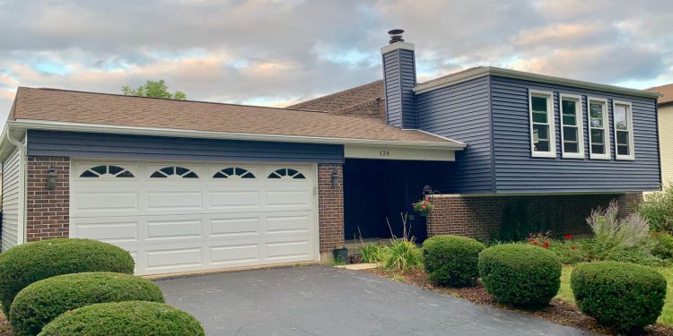 New vinyl siding installation in Bolingbrook project photo 1