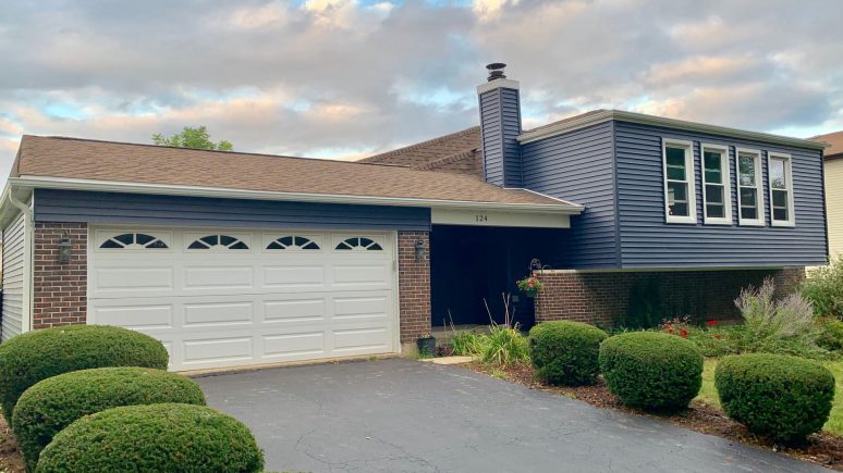New vinyl siding installation in Bolingbrook project photo 1