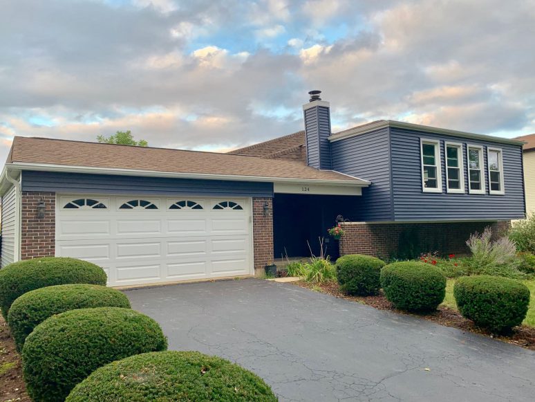 New vinyl siding installation in Bolingbrook project photo 1
