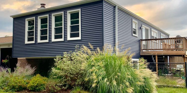 New vinyl siding installation in Bolingbrook project photo 2