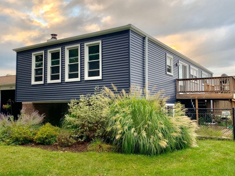 New vinyl siding installation in Bolingbrook project photo 2