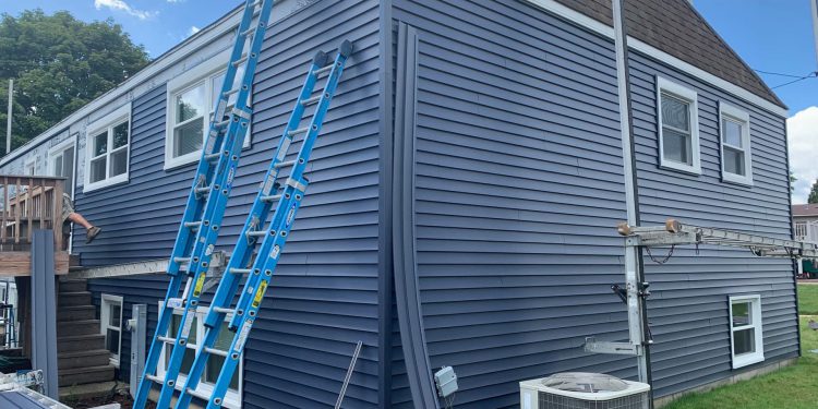 New vinyl siding installation in Bolingbrook project photo 3