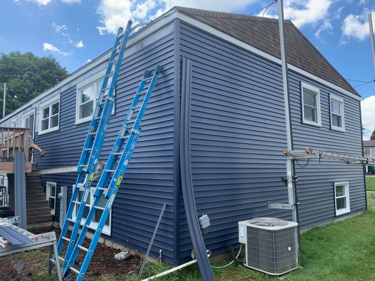 New vinyl siding installation in Bolingbrook project photo 3