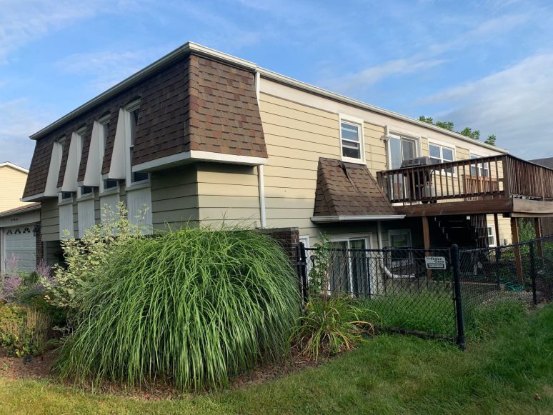 New vinyl siding installation in Bolingbrook project photo 4