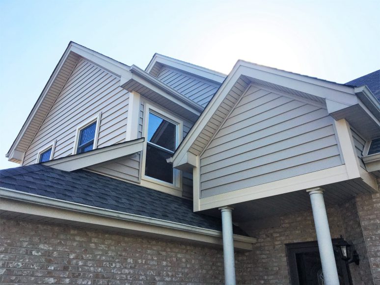 Vinyl siding installation in Darien project photo 2
