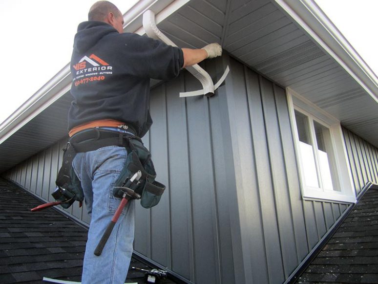 Vinyl siding and shingle roofing in Downers Grove project photo 10